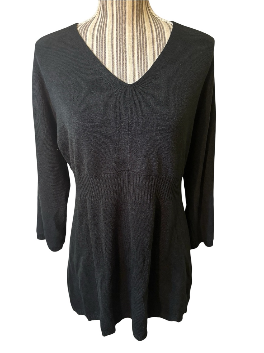 Soft by Avenue Tunic Sweater Sz 14/16 Black V-Neck 3/4 Sleeves Ribbed Waist Trim